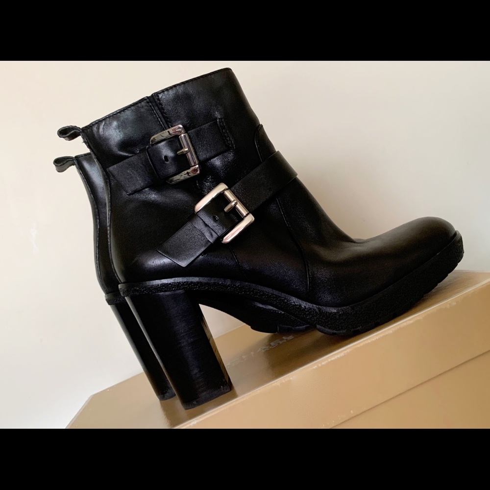 Michael Kors Gansevoort black booties